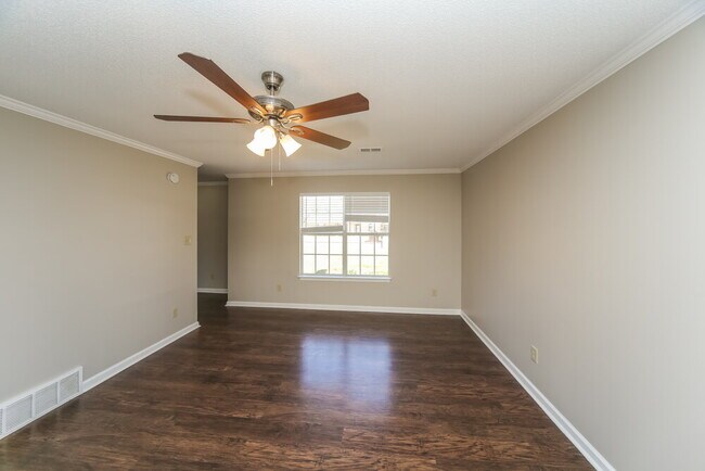 Foto del edificio - 5180 Plum Tree Dr