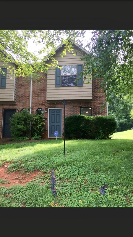 Primary Photo - 676 Shadywood Ln