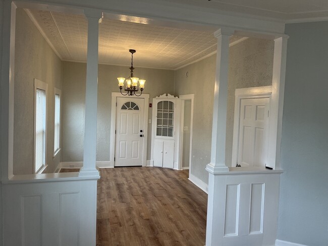 Building Photo - 11 2nd St