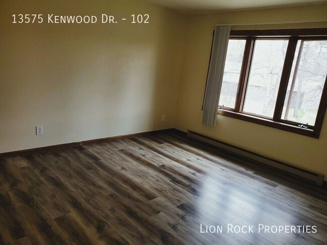Building Photo - 13575 Kenwood Dr N