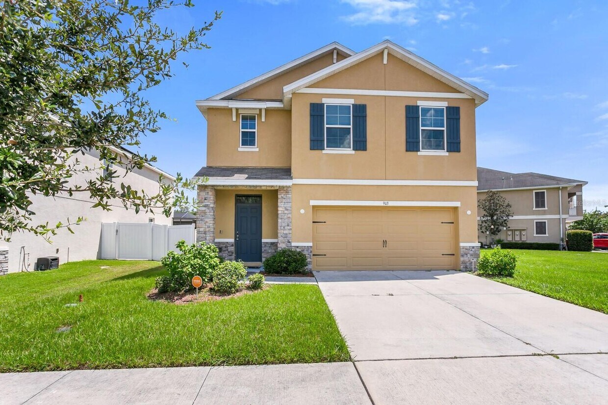 Beautiful 2 Story Home!! - Beautiful 2 Story Home!!