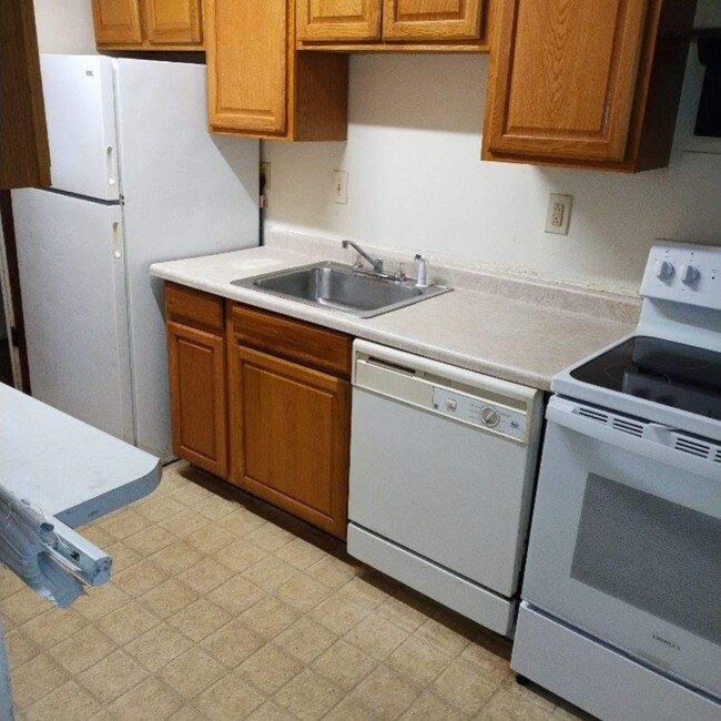 Building Photo - 154 Cameron Rd