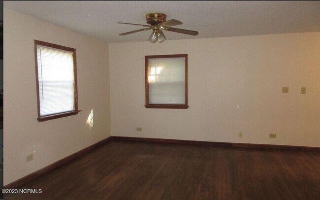 Building Photo - 1635 Burgaw Hwy
