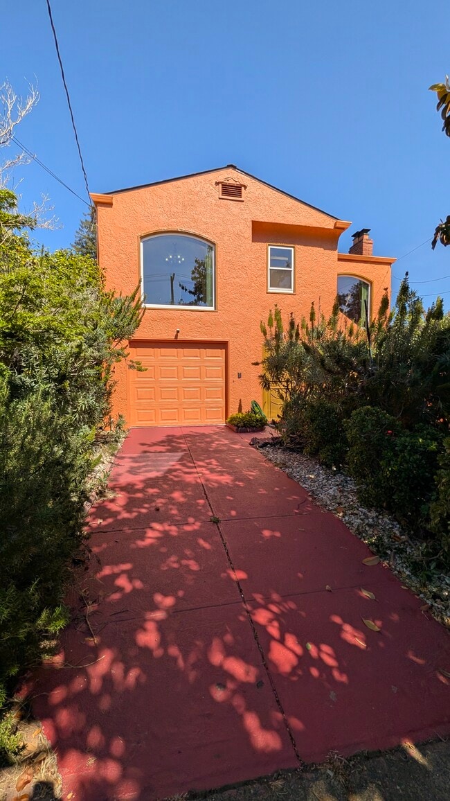 Building Photo - 1426 Amador St