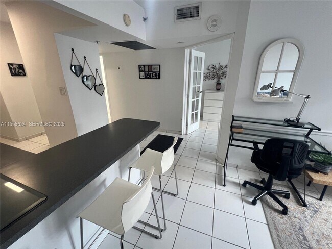 Foto del edificio - 100 Lincoln Rd