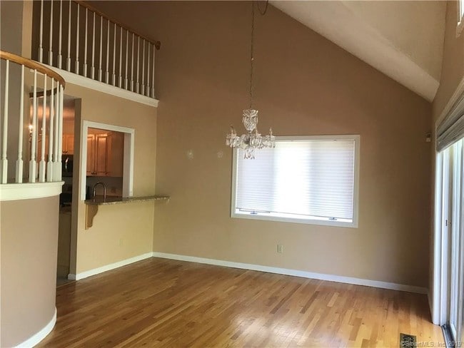 Building Photo - 3265 Whitney Ave