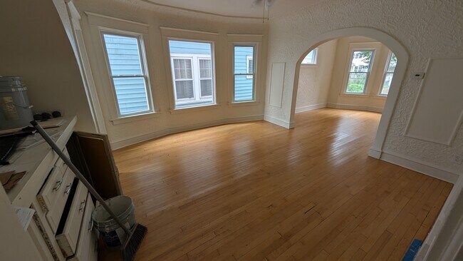 Comedor - 3352 N Buffum St