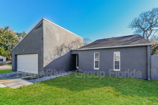 Building Photo - 209 Banyan Ct