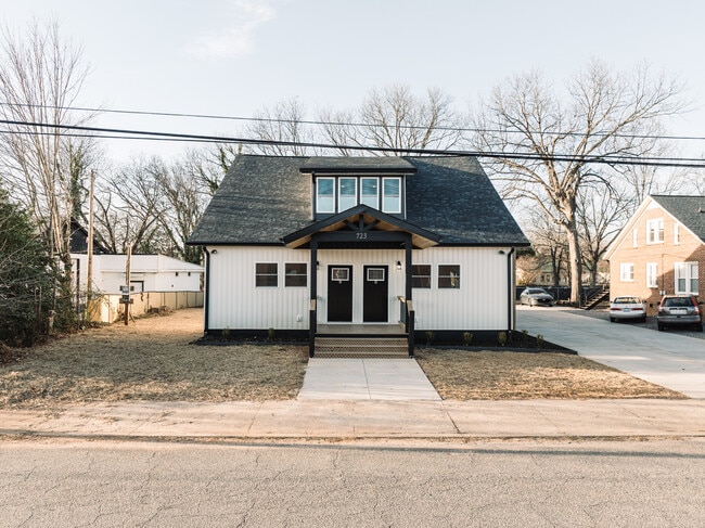 Building Photo - Unit A