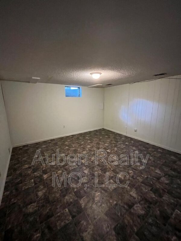 Building Photo - 1709 SW Skyline Dr