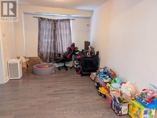 Photo du bâtiment - 117 Chandler Terrace