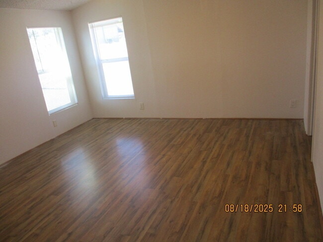 Foto del edificio - 7040 Fir Dr