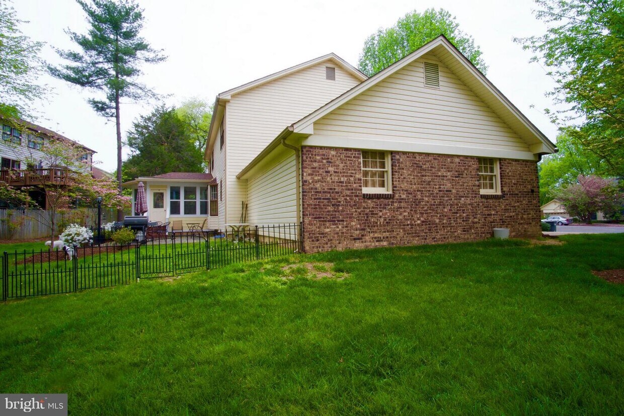 Primary Photo - 8803 Sandy Ridge Ct