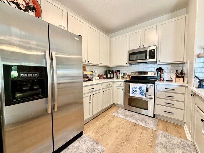 Building Photo - 4765 Hahns Peak Dr
