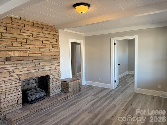 Foto del edificio - 5703 North Carolina Hwy 150