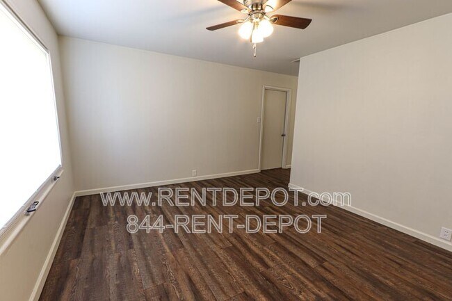 Building Photo - 606 Lexington Rd