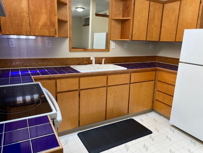 Building Photo - Langley Apartment with Utilities Included!