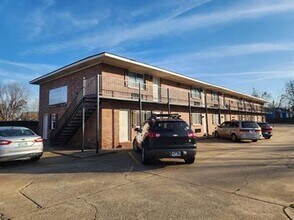 Building Photo - 2308 Savannah St