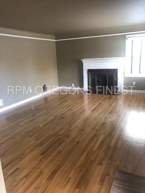 Foto del edificio - 6935 N Greeley Ave