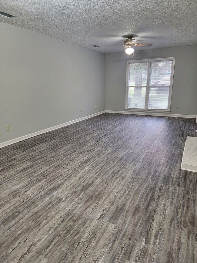 Building Photo - 2314 E Alberson Dr