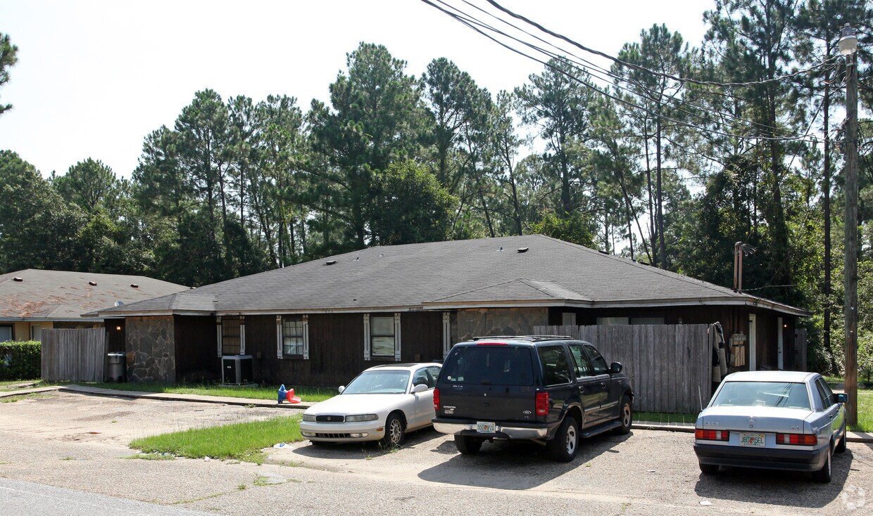 Primary Photo - 230 Crow Rd