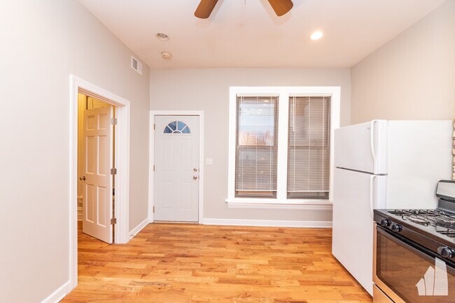 Foto del edificio - 1420 W Irving Park Rd