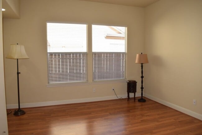 Building Photo - 2768 Westview Dr