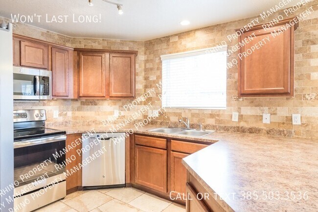 Foto del edificio - REDUCED PRICE! 3 Bedroom/2 bathroom Condo ...