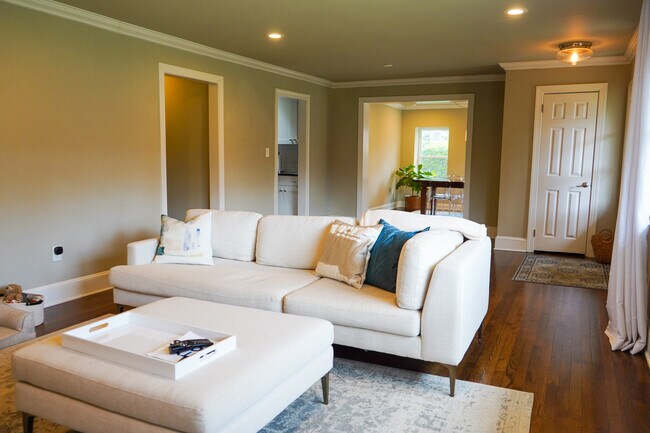 Foto del edificio - 1212 Belrose Ln