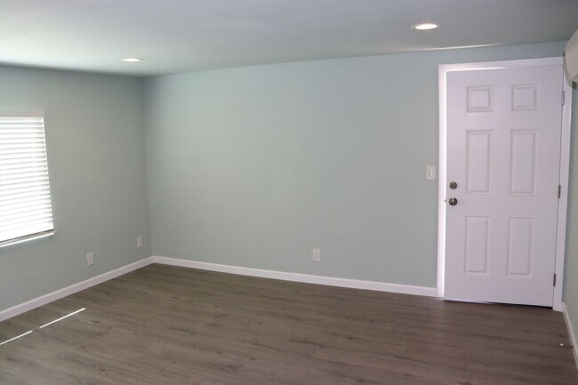 Building Photo - Newly Built 2 Bedroom in the Tropicana Are...