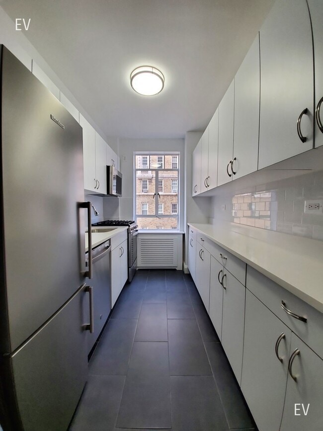 Building Photo - 20 Fifth Ave-9D