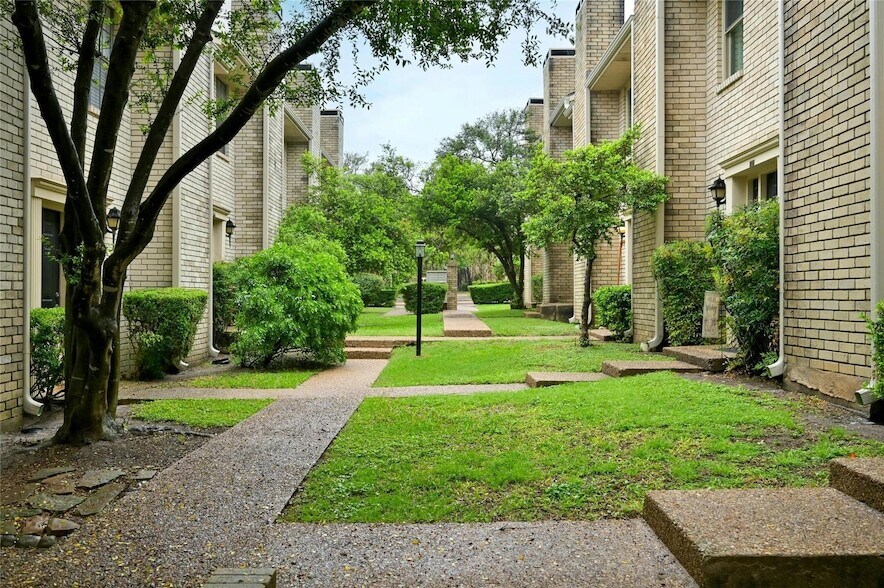 Primary Photo - 8400 Jamestown Dr