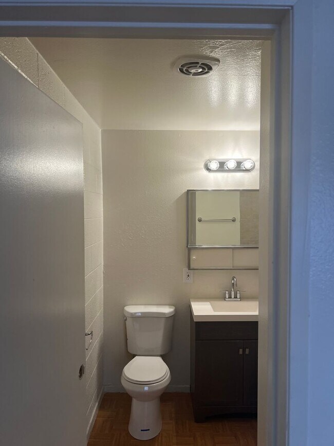 Building Photo - 1 Bedroom 1 Bath In Central Las Vegas