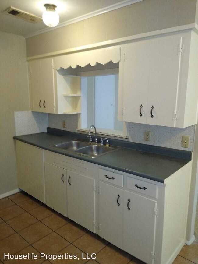 Foto del edificio - 4 br, 1.5 bath House - 3621 Red Bud Ln