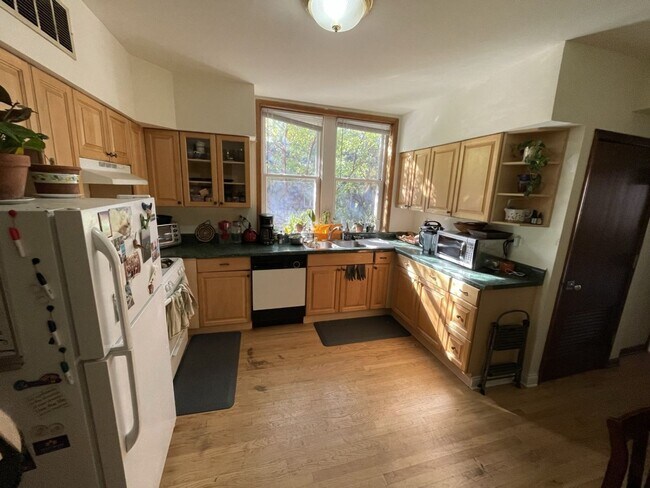 Foto del edificio - 1957 W Addison St