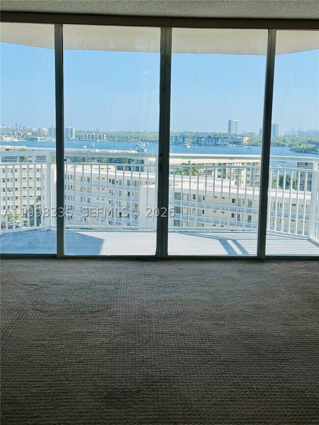 Foto del edificio - 18011 Biscayne Blvd