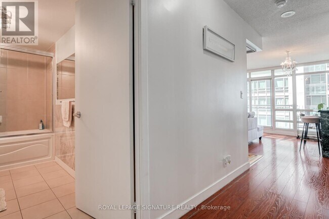 Photo du bâtiment - 1808-381-2381 Front St W