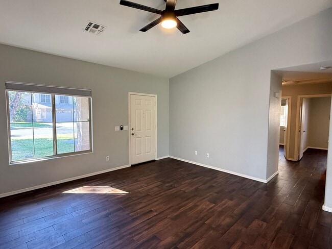 Foto del edificio - REMODELED 3 Bedroom 2 Bathroom EAST MESA HOME NO CARPET