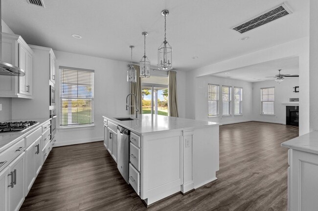 Building Photo - Exquisite 4-bedroom, 2.5-bath home located...