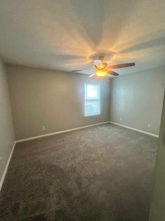 Building Photo - 256 Landis Ln