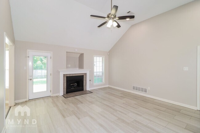 Foto del edificio - 240 Winding Creek Dr