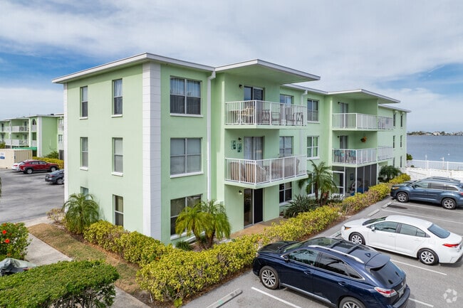 Dolphin Pointe of Dunedin