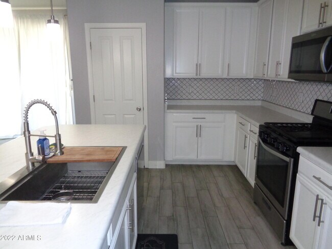 Building Photo - 40785 W Tamara Ln