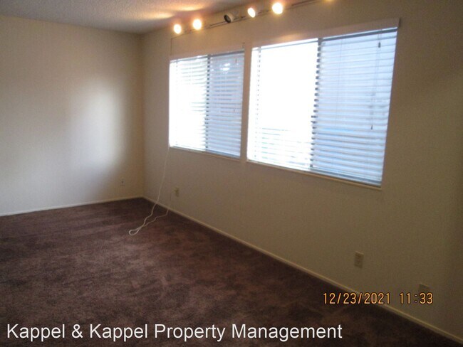 Building Photo - 2 br, 1.5 bath House - 113 Del Rio Court, #2