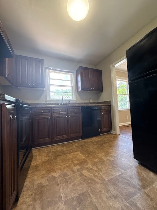 Building Photo - 2 Bed 1 Bath in Atlanta!