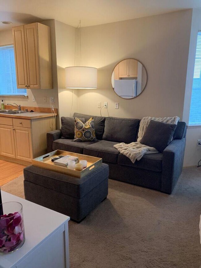 Building Photo - 0 bedroom in Seattle WA 98109