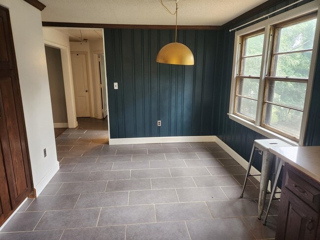 Building Photo - 104 Forest Hill Dr