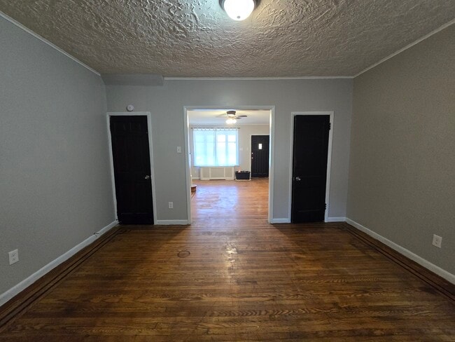 Building Photo - 1353 Dyre St