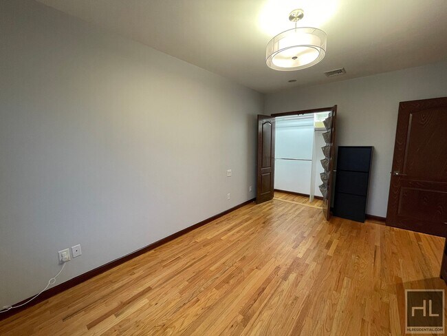 Building Photo - 14 AVENUE