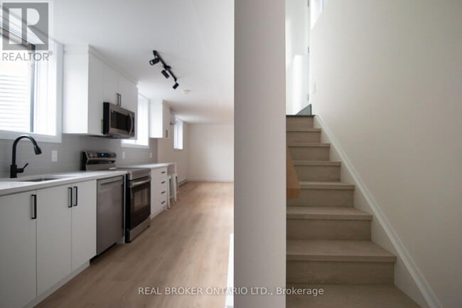 Building Photo - 69 Ladouceur St